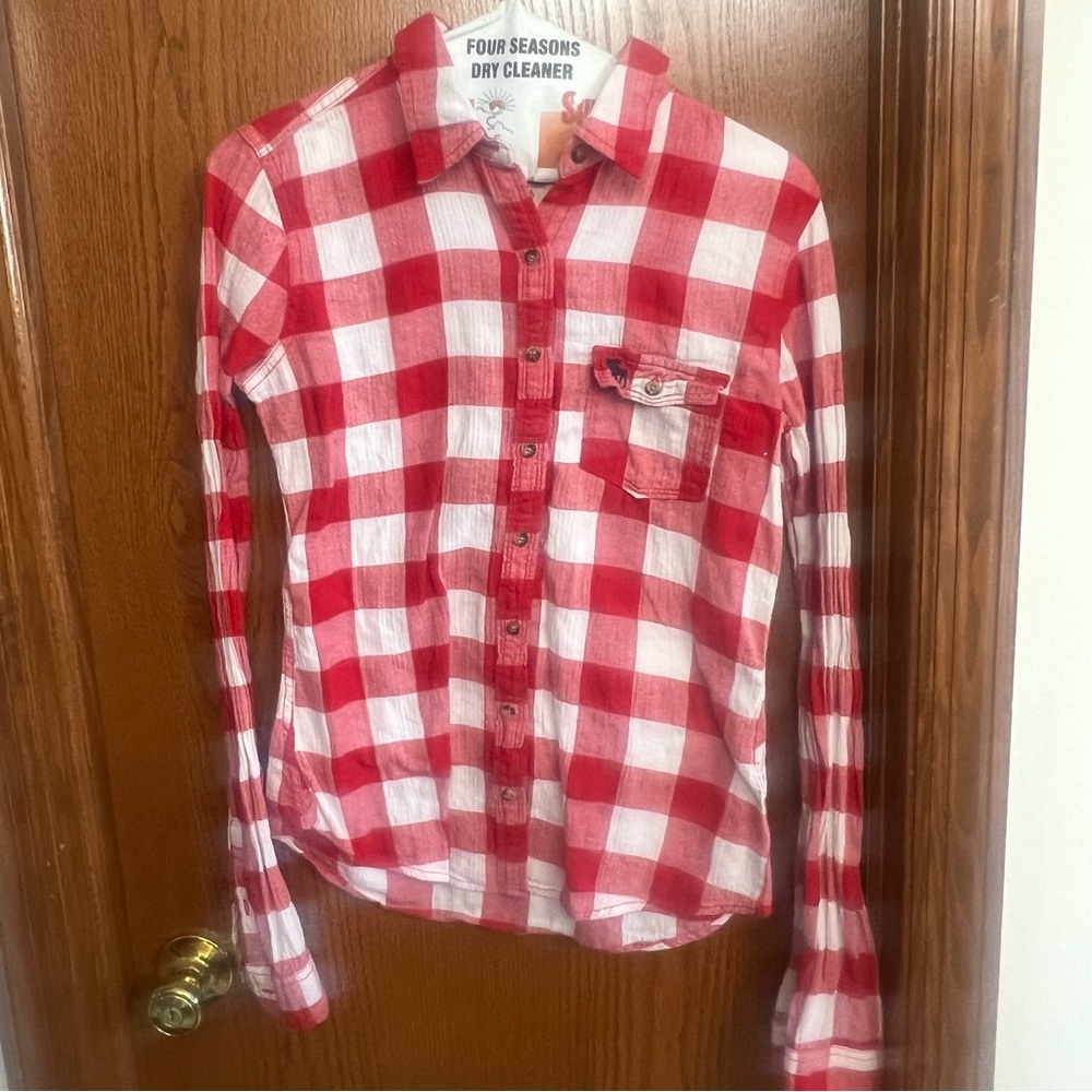 Abercrombie & Fitch Red And White Button Down Size S